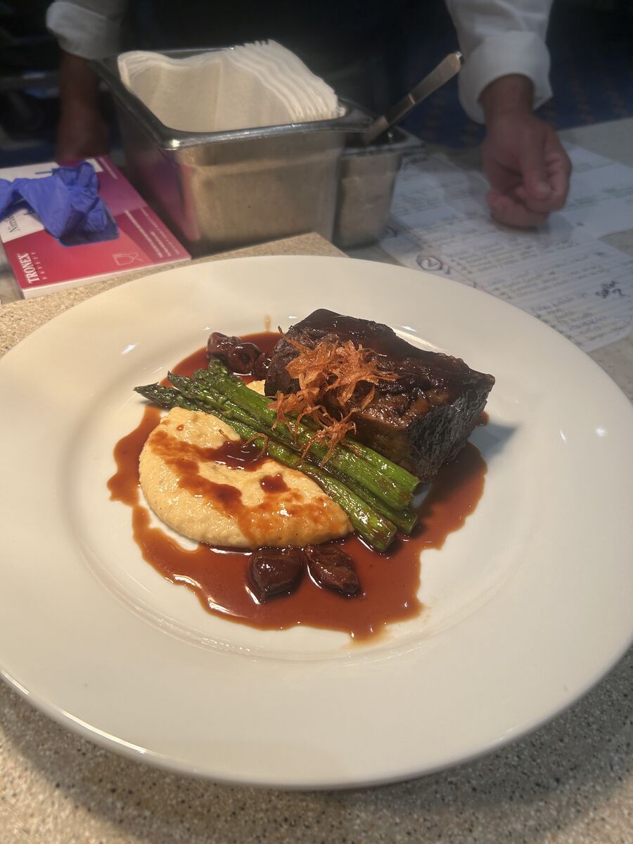 Braised short rib with asparagus and sauce